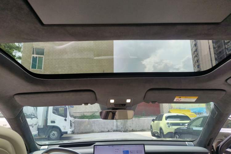 Used ONVO Luxeed L90 2025 Model—Ultra Six-Seater Version Headliner