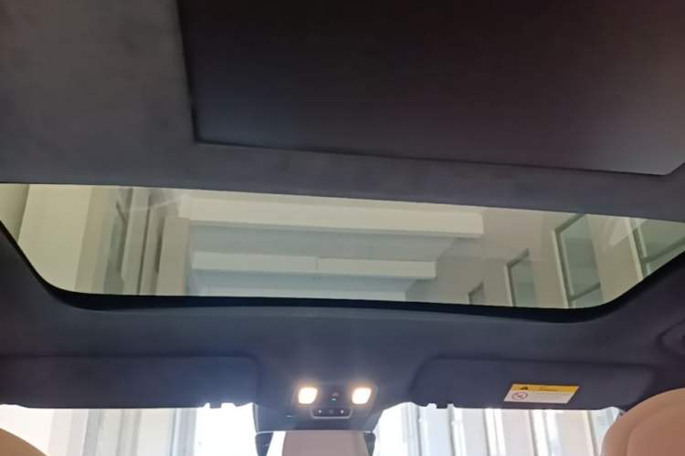 Used ONVO Luxeed L90 2025 Model—Ultra Six-Seater Version Headliner