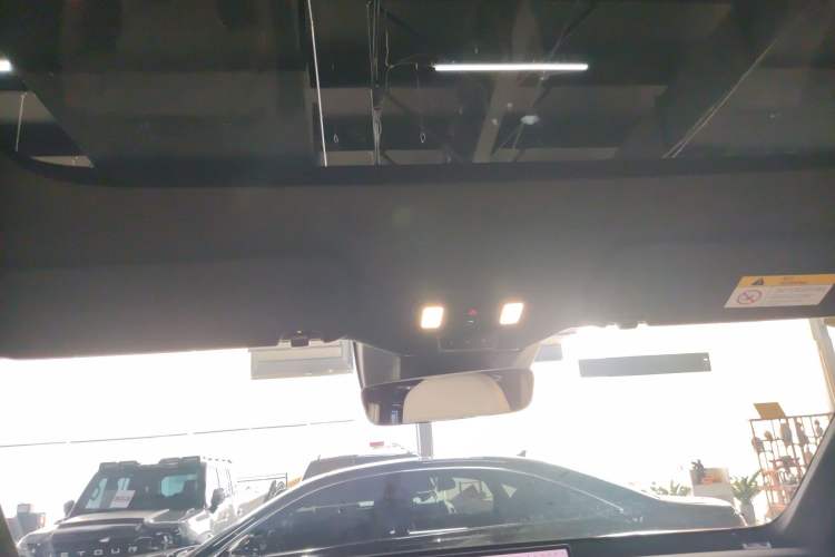 Used ONVO Luxeed L90 2025 Model—Max Six-Seater Version Headliner