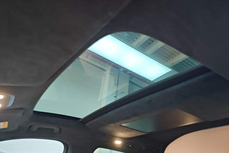 Used ONVO Luxeed L90 2025 Model—Max Six-Seater Version Headliner
