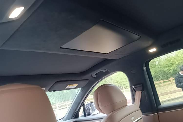 Used ONVO Luxeed L90 2025 Model—Ultra Six-Seater Version Headliner
