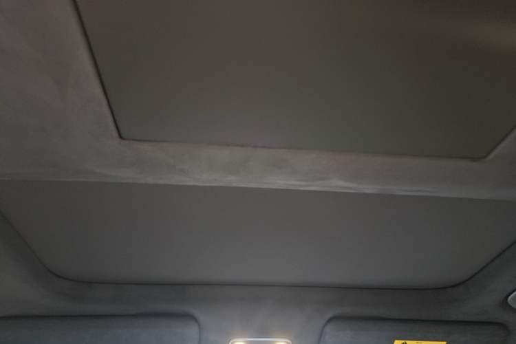Used ONVO Luxeed L90 2025 Model—Max Six-Seater Version Headliner