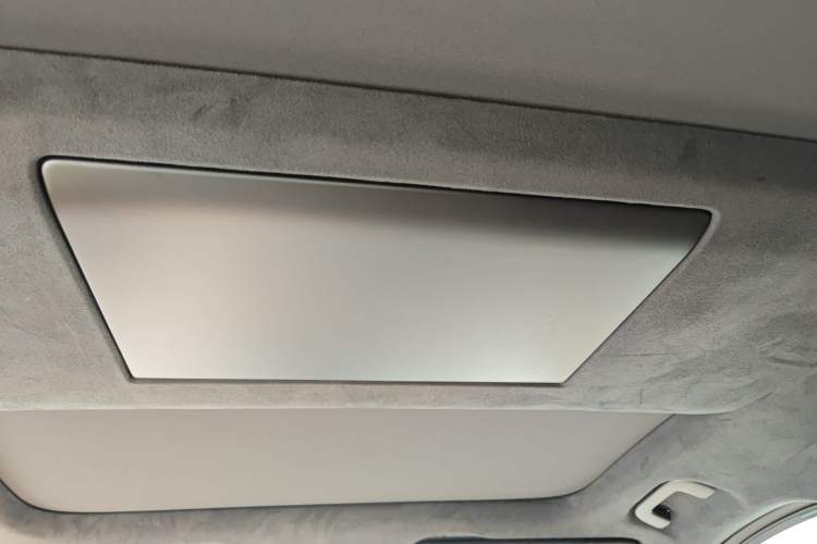 Used ONVO Luxeed L90 2025 Model—Ultra Six-Seater Version Headliner