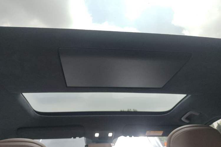 Used ONVO Luxeed L90 2025 Model Ultra Six-Seater 60-degree Battery Edition Headliner