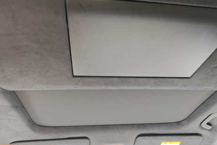Used ONVO Luxeed L90 2025 Model—Max Six-Seater Version Headliner