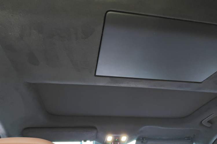 Used ONVO Luxeed L90 2025 Model—Max Six-Seater Version Headliner