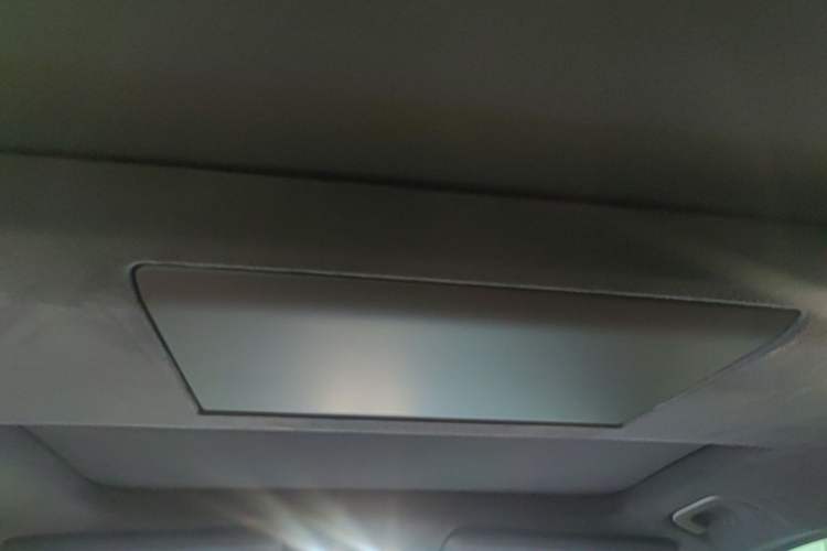 Used ONVO Luxeed L90 2025 Model—Ultra Six-Seater Version Headliner