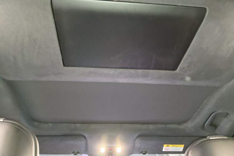 Used ONVO Luxeed L90 2025 Model—Ultra Six-Seater Version Headliner