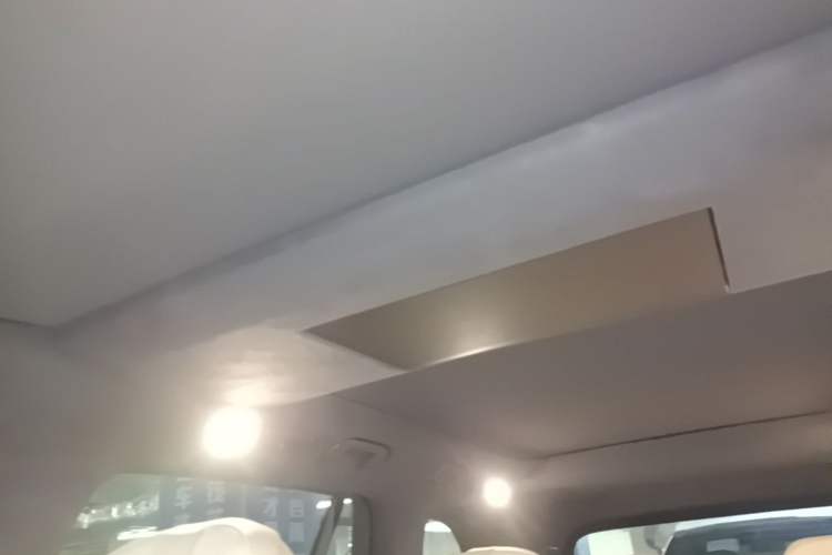 Used ONVO Luxeed L90 2025 Model—Ultra Six-Seater Version Headliner