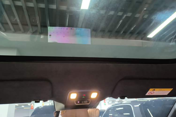 Used ONVO Luxeed L90 2025 Model—Ultra Six-Seater Version Headliner