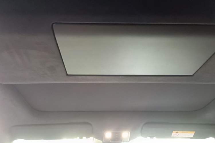 Used ONVO Luxeed L90 2025 Model—Max Six-Seater Version Headliner
