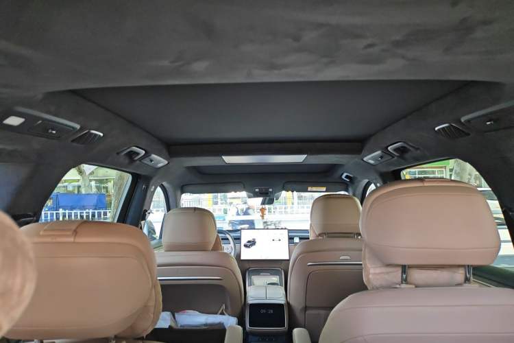 Used ONVO Luxeed L90 2025 Model—Ultra Six-Seater Version Headliner