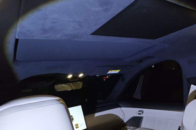 Used ONVO Luxeed L90 2025 Model—Max Six-Seater Version Headliner