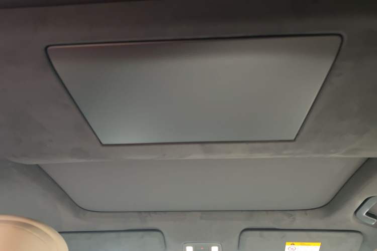 Used ONVO Luxeed L90 2025 Model—Ultra Six-Seater Version Headliner