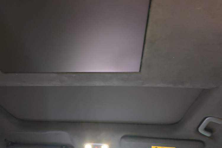 Used ONVO Luxeed L90 2025 Model—Max Six-Seater Version Headliner