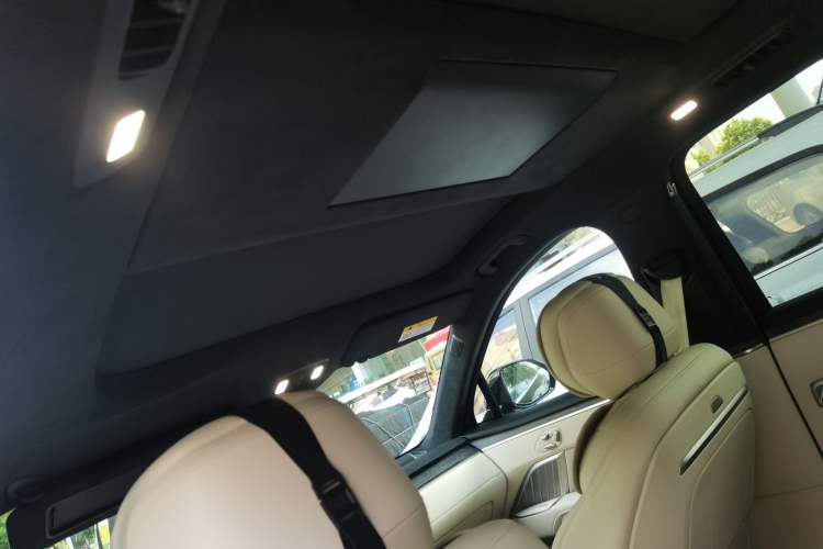 Used ONVO Luxeed L90 2025 Model—Ultra Six-Seater Version Headliner
