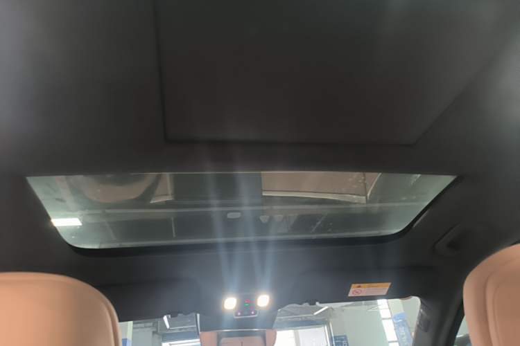 Used ONVO Luxeed L90 2025 Model—Max Six-Seater Version Headliner