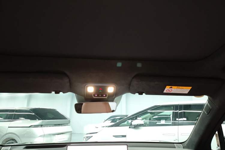 Used ONVO Luxeed L90 2025 Model—Max Six-Seater Version Headliner