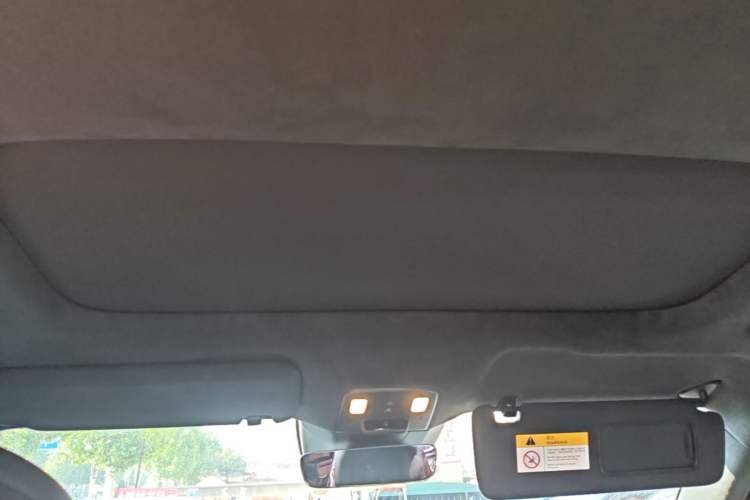 Used ONVO Luxeed L90 2025 Model—Pro Six-Seater Version Headliner
