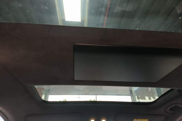 Used ONVO Luxeed L90 2025 Model—Max Six-Seater Version Headliner