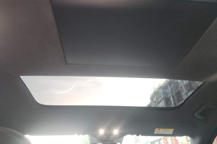Used ONVO Luxeed L90 2025 Model—Max Six-Seater Version Headliner