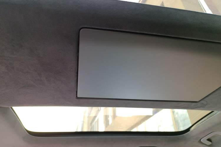 Used ONVO Luxeed L90 2025 Model—Ultra Six-Seater Version Headliner