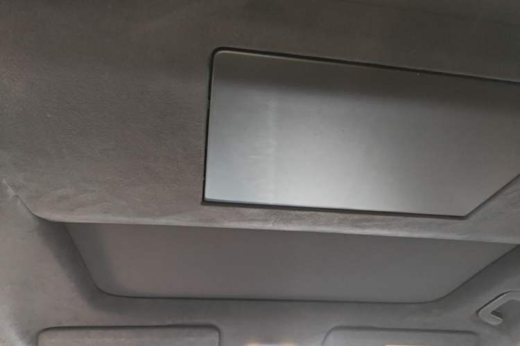 Used ONVO Luxeed L90 2025 Model—Max Six-Seater Version Headliner