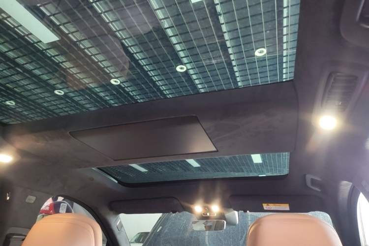 Used ONVO Luxeed L90 2025 Model—Ultra Six-Seater Version Headliner