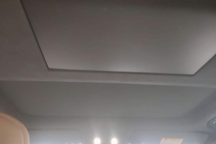 Used ONVO Luxeed L90 2025 Model—Ultra Six-Seater Version Headliner