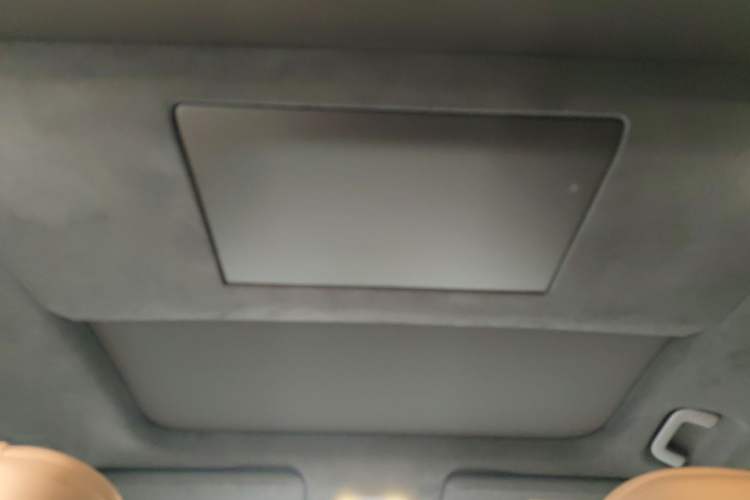 Used ONVO Luxeed L90 2025 Model—Ultra Six-Seater Version Headliner