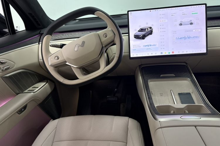Used ONVO Luxeed L90 2025 Model—Black Knight Special Edition—Six-Seater Instrument Cluster