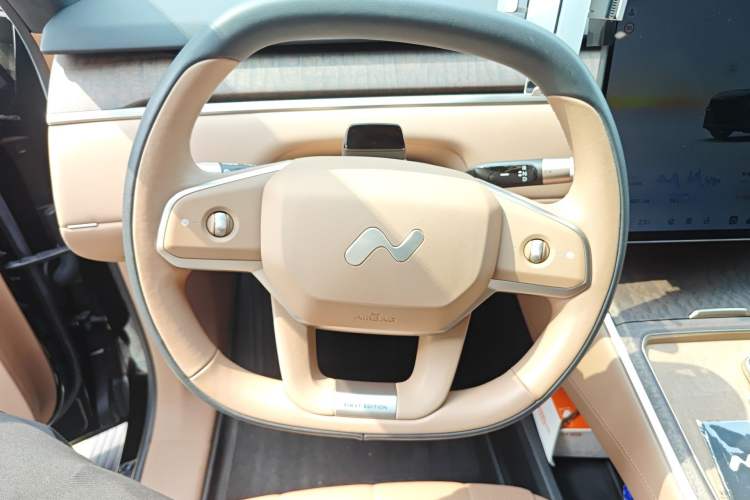 Used ONVO Luxeed L90 2025 Model—Ultra Six-Seater Version Instrument Cluster