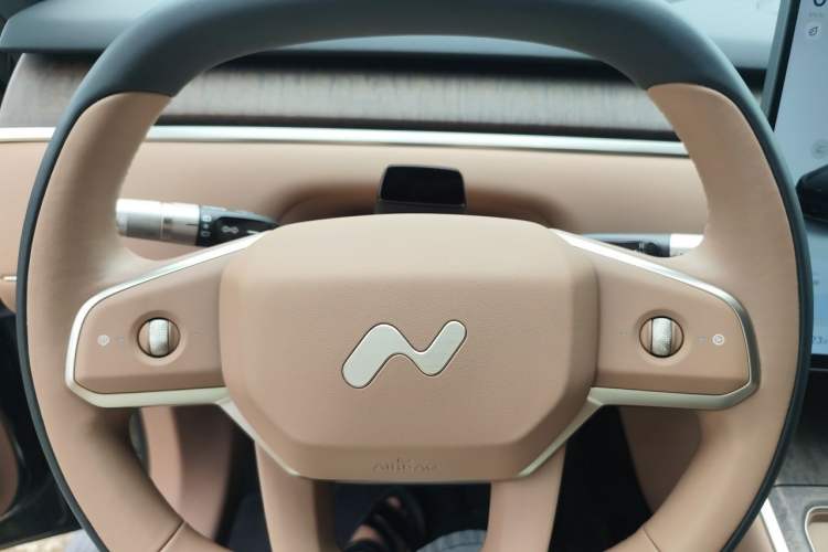Used ONVO Luxeed L90 2025 Model—Ultra Six-Seater Version Instrument Cluster