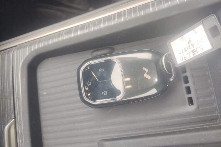 Used ONVO Luxeed L90 2025 Model—Pro Seven-Seater Version Interior 1