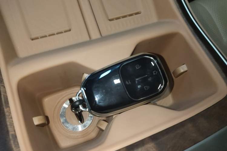Used ONVO Luxeed L90 2025 Model—Max Six-Seater Version Interior 1