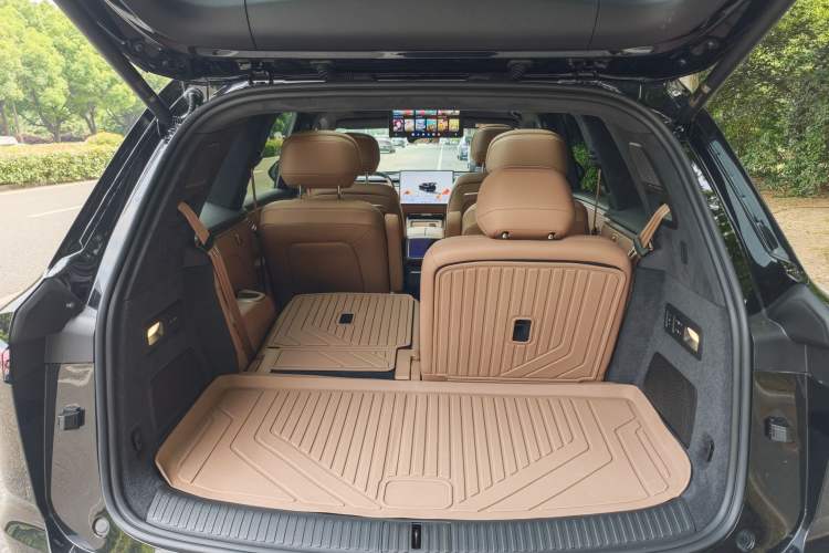 Used ONVO Luxeed L90 2025 Model—Ultra Six-Seater Version Interior 12