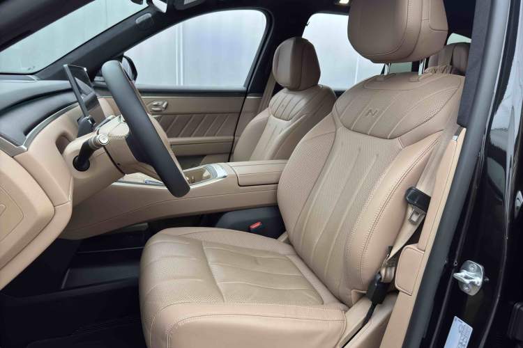 Used ONVO Luxeed L90 2025 Model—Max Six-Seater Version Interior 2