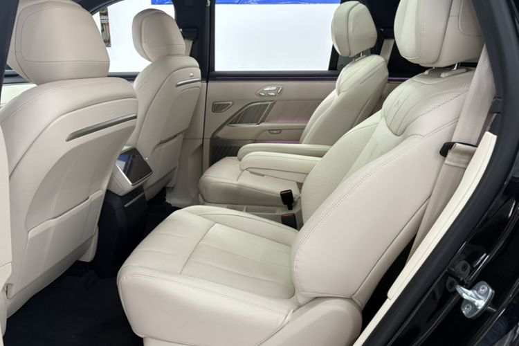 Used ONVO Luxeed L90 2025 Model—Black Knight Special Edition—Six-Seater Interior 2
