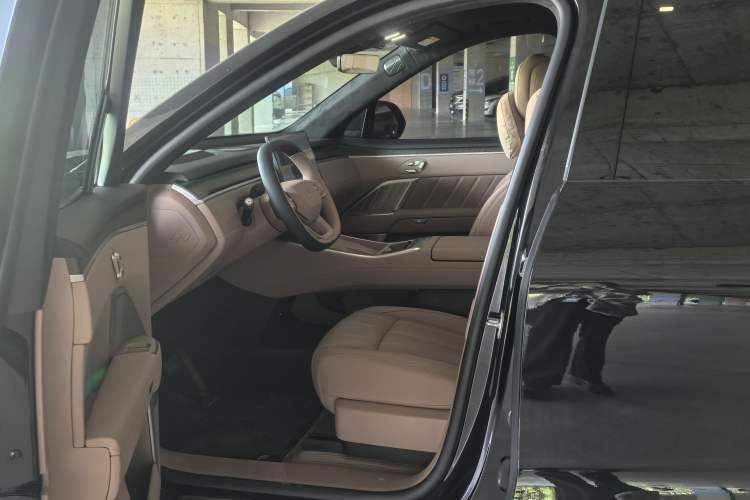 Used ONVO Luxeed L90 2025 Model—Ultra Six-Seater Version Interior 2