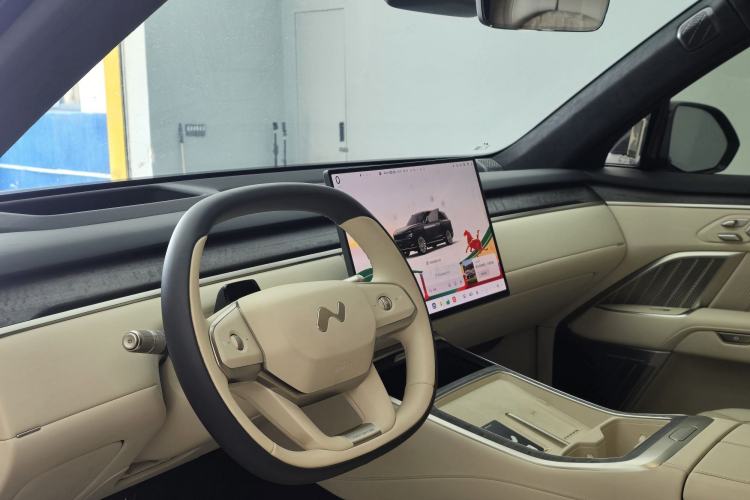 Used ONVO Luxeed L90 2025 Model—Ultra Six-Seater Version Interior 3