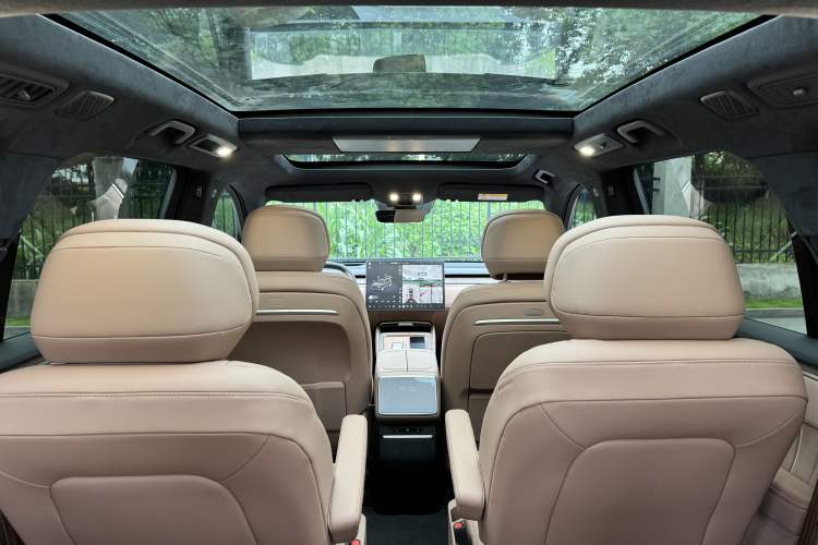 Used ONVO Luxeed L90 2025 Model Max Six-Seater 60-degree Battery Edition Interior 3
