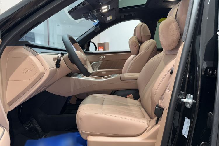 Used ONVO Luxeed L90 2025 Model—Black Knight Special Edition—Six-Seater Interior 3