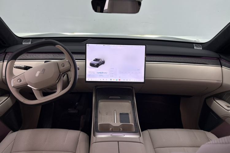Used ONVO Luxeed L90 2025 Model—Black Knight Special Edition—Six-Seater Interior 3