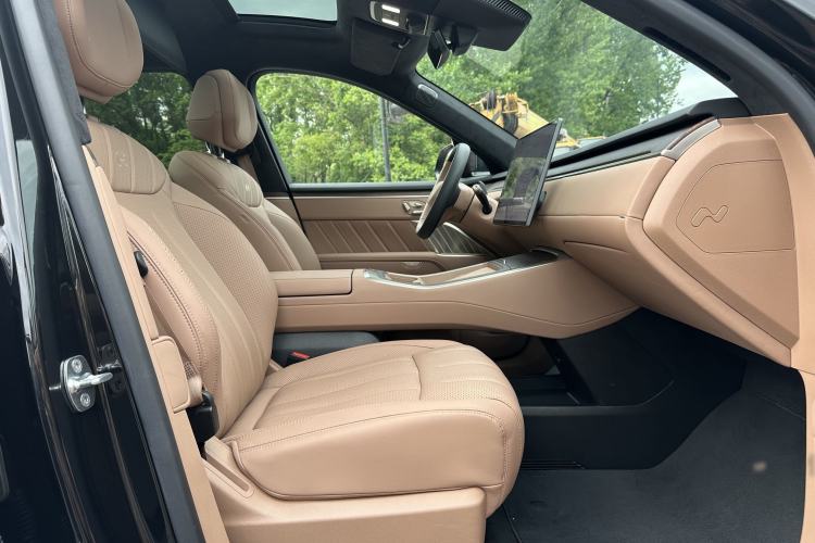 Used ONVO Luxeed L90 2025 Model Max Six-Seater 60-degree Battery Edition Interior 3