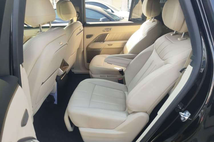 Used ONVO Luxeed L90 2025 Model—Ultra Six-Seater Version Interior 4