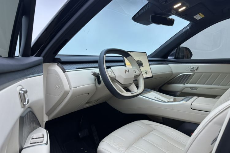 Used ONVO Luxeed L90 2025 Model—Ultra Six-Seater Version Interior 4