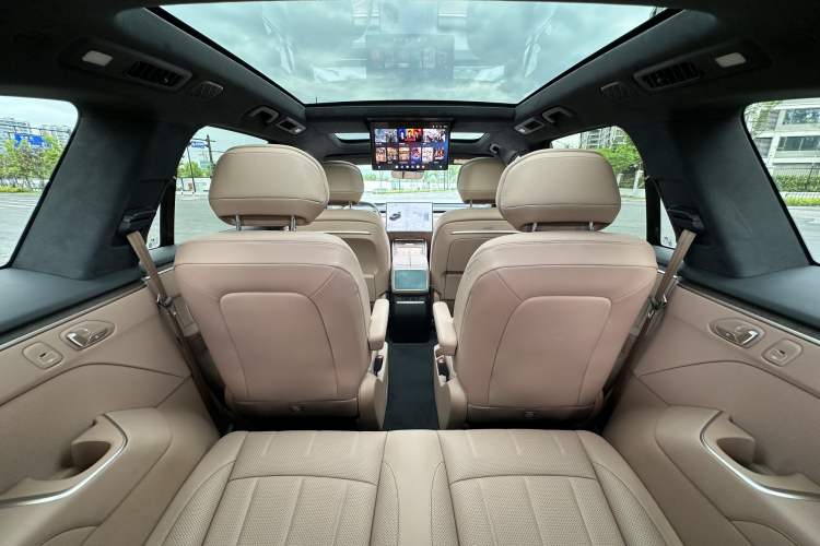 Used ONVO Luxeed L90 2025 Model Max Six-Seater 60-degree Battery Edition Interior 5