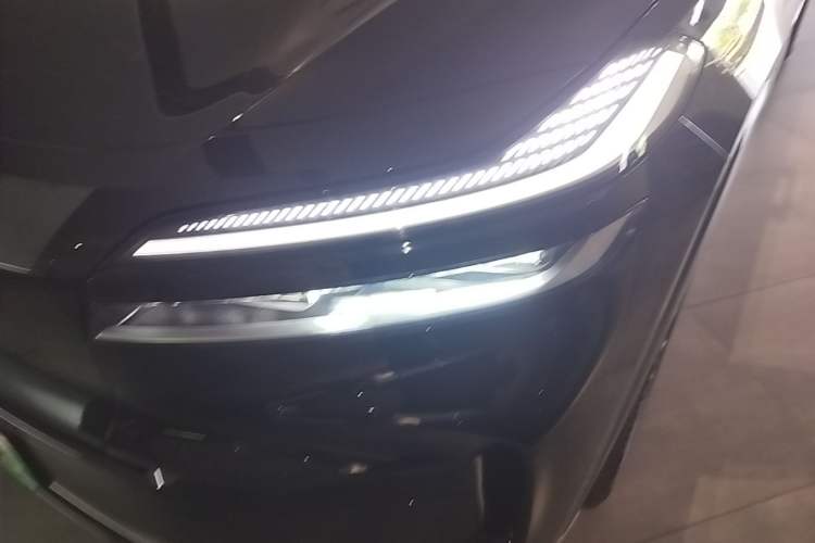 Used ONVO Luxeed L90 2025 Model—Max Six-Seater Version Left Front Headlight