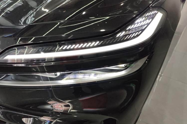 Used ONVO Luxeed L90 2025 Model—Max Six-Seater Version Left Front Headlight