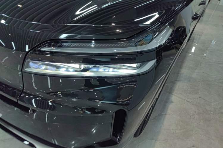 Used ONVO Luxeed L90 2025 Model—Ultra Six-Seater Version Left Front Headlight